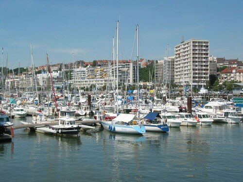 B&B HOTEL Boulogne-sur-Mer Centre Les Ports, Забронировать Отель «постель и завтрак» Отели Булонь-сюр-Мер 3 звезды, рядом с Музей Берьер, 3*