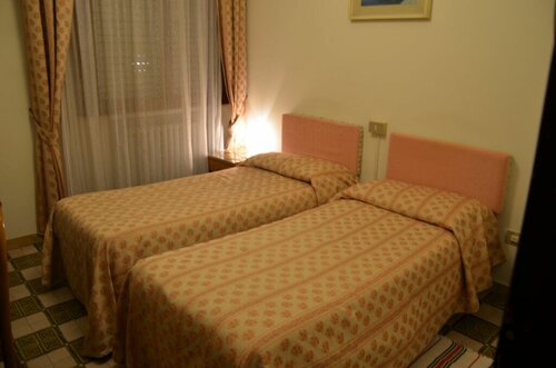 Hotel Arcella, Забронировать Отель Падуя Венето, рядом с Церковь Отшельников