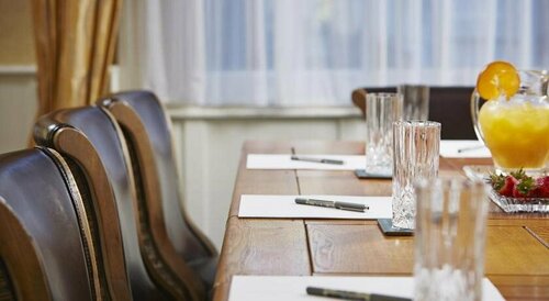Drayton Court Hotel, Забронировать Отель Тамуэрт Стаффордшир