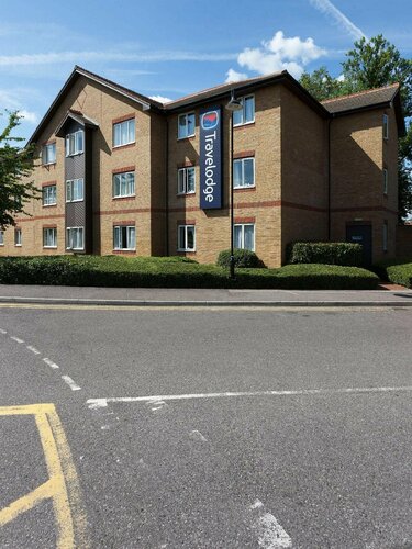 Travelodge Staines, Забронировать Отель Стейнс 