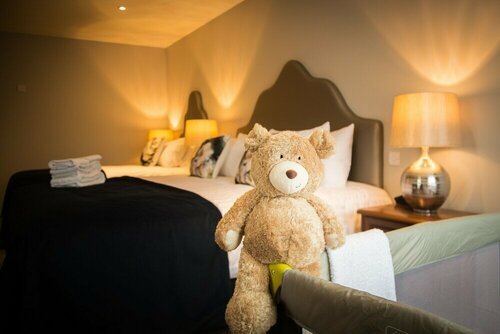 Longcourt House Hotel, Book Hotel  
