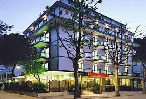 Hotel Saint Tropez, Забронировать Отель Риччоне Побережье Римини