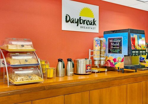 Days Inn & Suites by Wyndham Laurel Near Fort Meade, Buchen Sie Hotel Fort Meade Maryland