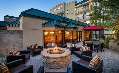Courtyard Cleveland Beachwood, Забронировать Отель Отели Бичвуд 3 звезды, рядом с Национальный мемориал Дэвида Бергера, 3*