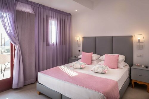 MAR n MAR CROWN HOTEL-SUITES, Забронировать Отель Отели Камари с питанием, Пансион