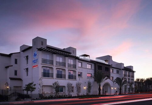 Sanctity Hotel Rancho Cucamonga, Rezervovat Hotel Rancho Cucamonga Kalifornie