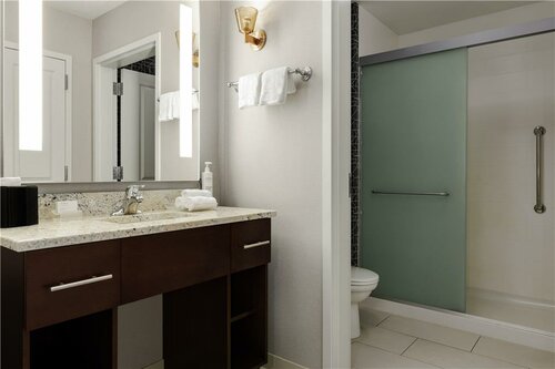 Homewood Suites by Hilton Burlington, Забронировать Отель Саут-Берлингтон штат Вермонт, рядом с Фучер Трек энд Филд Фасилити