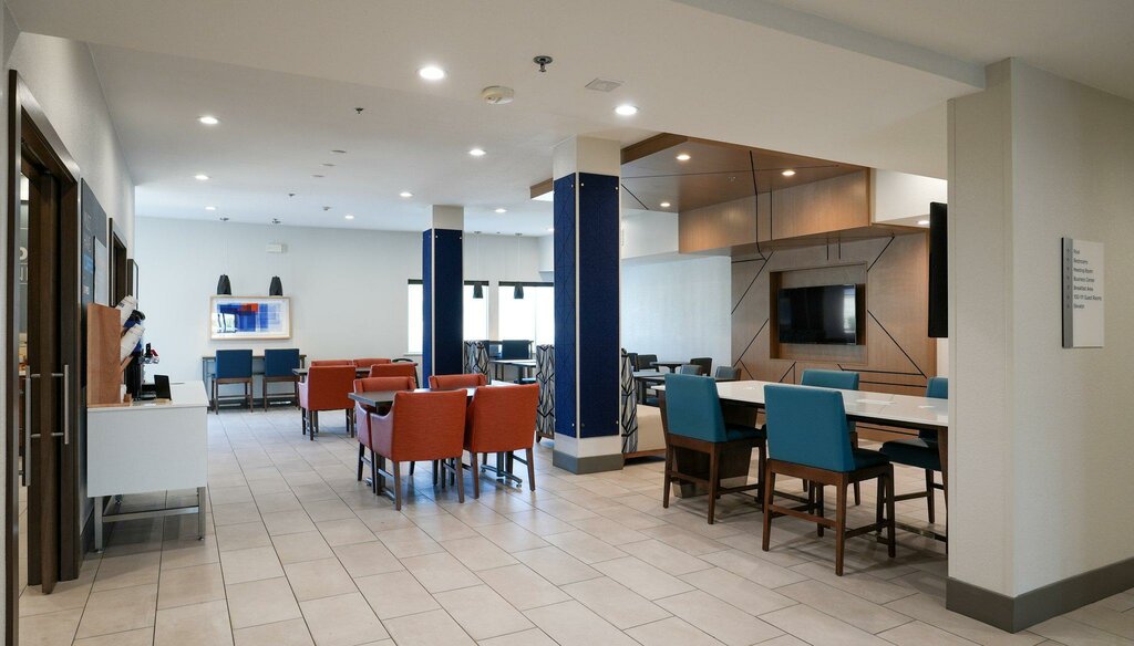 Holiday Inn Express & Suites Dallas Southwest-Cedar Hill