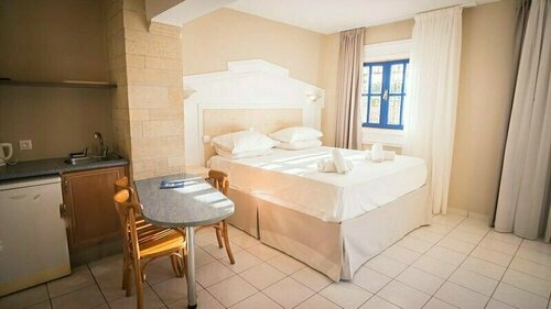 Parthenis Hotel & Suites, Забронировать Отель Малия Центральный Крит, рядом с Пляж Икарос и Кернос