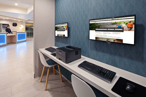 Holiday Inn Express Hollywood Walk of Fame by IHG, Забронировать Отель Отели Голливуда с бассейном, рядом с Голливудский музей восковых фигур, Бассейн