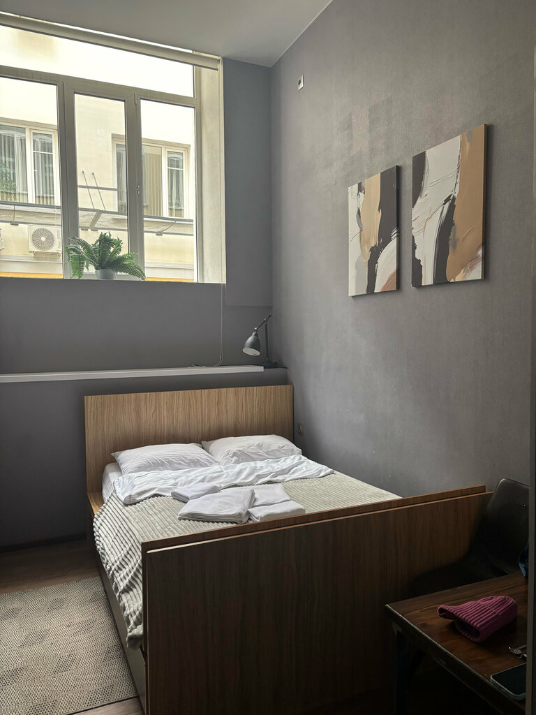 L-hotel