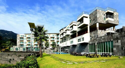 Y Resort Jeju, Забронировать Курортный отель Согвипхо Остров Чеджудо, рядом с Парк скульптур Чеджу