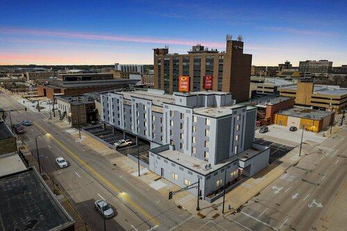Econo Lodge Inn & Suites Waterloo Downtown, Забронировать Отель Уотерлу Айова