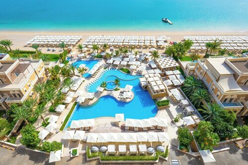 Отель Holiday Inn Dubai Village Circle, Забронировать Отель Джумейра , рядом с Dubai International Stadium
