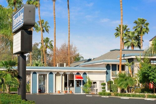 Travelodge by Wyndham Bakersfield, Забронировать Отель Бейкерсфилд Калифорния