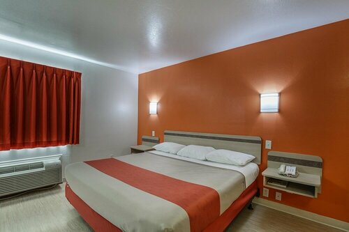 Motel 6 Pasadena, Book Motel Pasadena hoteller med pool, Swimmingpool