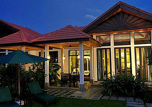 Borneo Beach Villa & Suite, Забронировать Вилла Бизнес-отели Кота-Кинабалу, 4* 5*