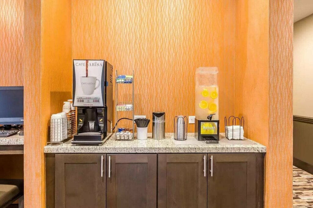 Comfort Suites Near Sam Houston Race Park