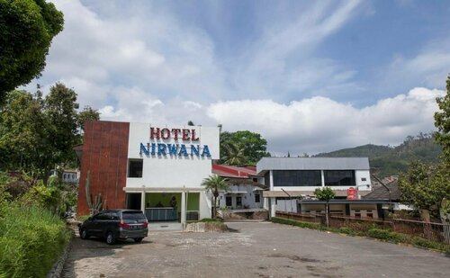 Hotel Nirwana Batu, Забронировать Отель Бату провинция Восточная Ява