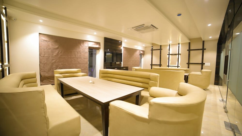Dhamma Grand Hotel Resort