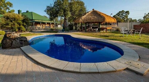 Overlander Homestead Motel, Rezervasyon Motel Roma Queensland