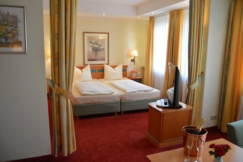 ARKADEN Hotel Kelkheim, Забронировать Отель Келькхайм Таунус