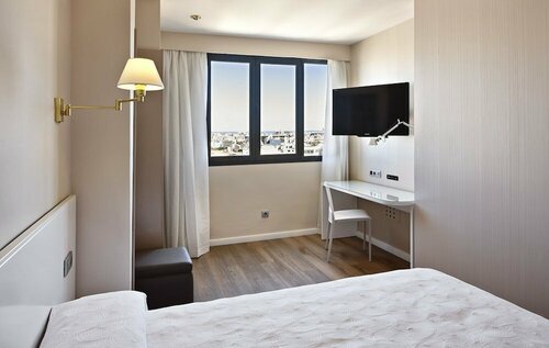 Hotel Palladium, Забронировать Отель Отели Пальма-де-Майорка с бассейном, рядом с Церковь Св. Магдалены, Бассейн