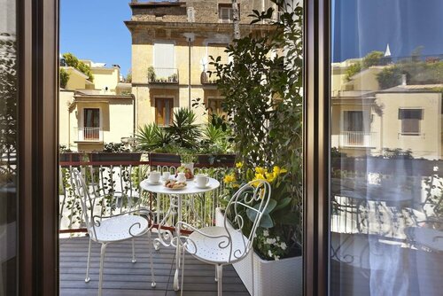 Sorrento Flower Rooms, Забронировать Отель Отели Сорренто с парковкой, Парковка