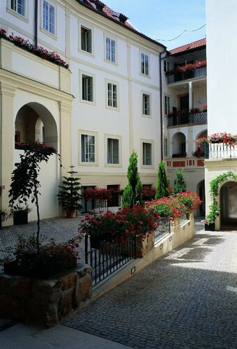 The Iron Gate Hotel & Suites, Book Hotel Hoteller i Prag med parkering, nær Spanish Synagogue Prague, Parkering