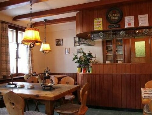 Hotel-Pension Hauser, Book Hotel Upper Engadin hoteller med parkering, Parkering