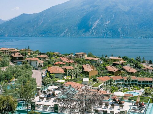 Hotel Cristina, Забронировать Отель Отели Лимоне-суль-Гарды с питанием, рядом с Bike Path Limone sul Garda, Пансион