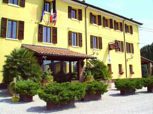 Hotel Antico Casale, Забронировать Отель Вигарано-Майнарда 