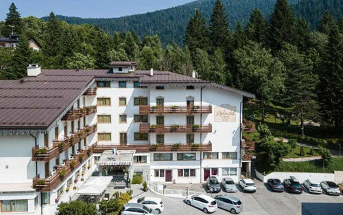 Hotel Splendid, Забронировать Отель Андало Паганелла, рядом с Гондольный подъёмник Андало-Досс Пела (нижняя станция)