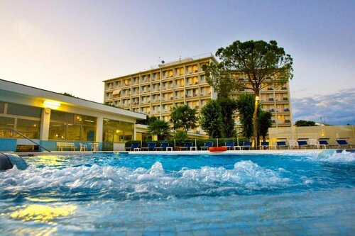Hotel Abano Astoria, Забронировать Отель Отели в центре Абано-Терме с завтраком, отели в центре Абано-Терме с завтраком