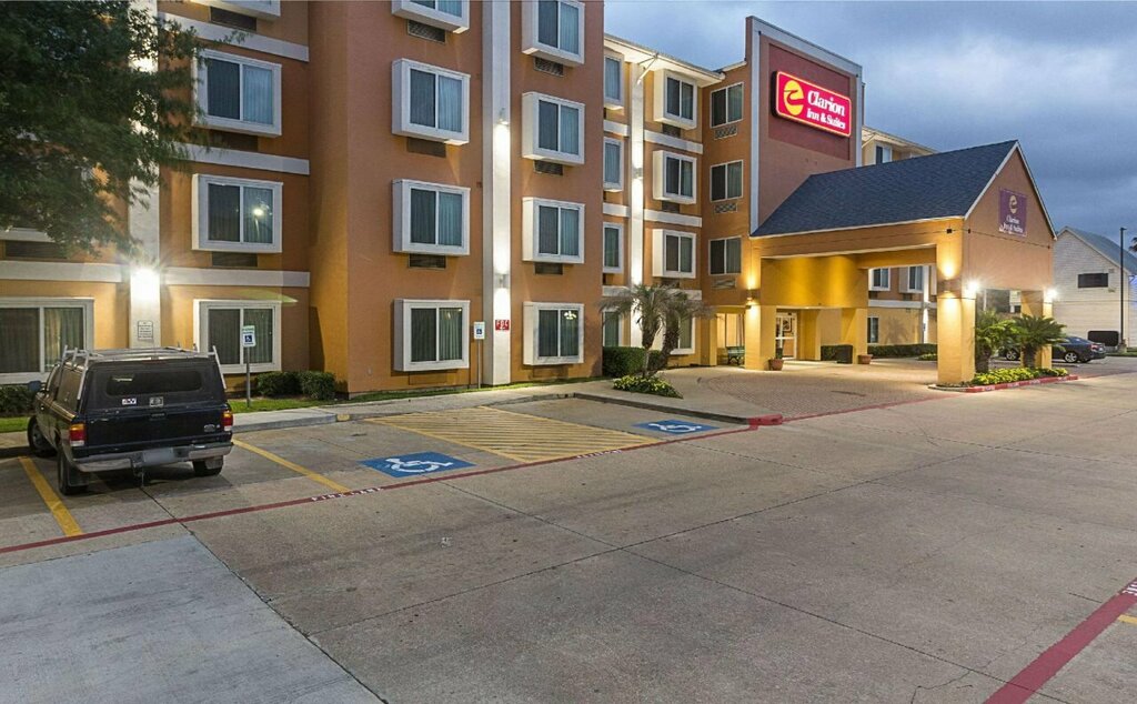 Quality Inn & Suites West Chase