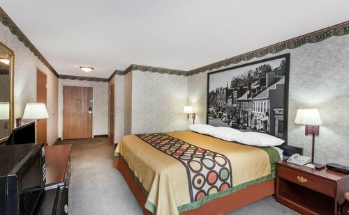 Super 8 by Wyndham Erwin, I-26 Exit 37, Забронировать Мотель Отели Теннесси с парковкой, Парковка