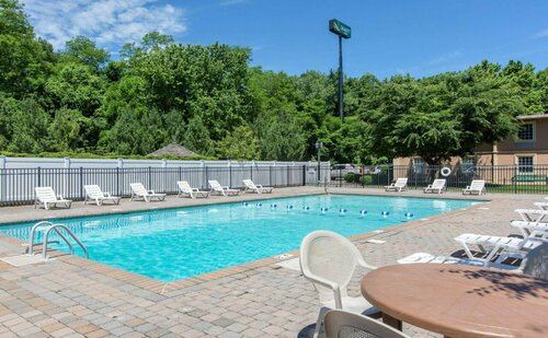 Quality Inn Ledgewood - Dover, Забронировать Отель Отели Леджвуд с парковкой, Парковка