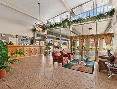 Days Inn by Wyndham Leesville, Забронировать Отель Лисвилл Луизиана