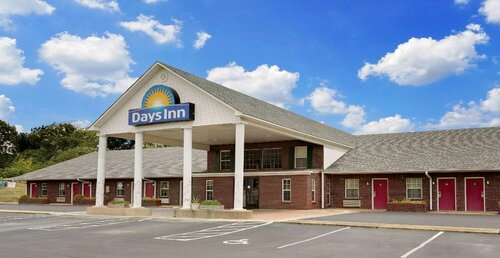 Days Inn by Wyndham Savannah, Varaa Hotelli Savannah hotellit, joissa on uima-allas, Uima-allas
