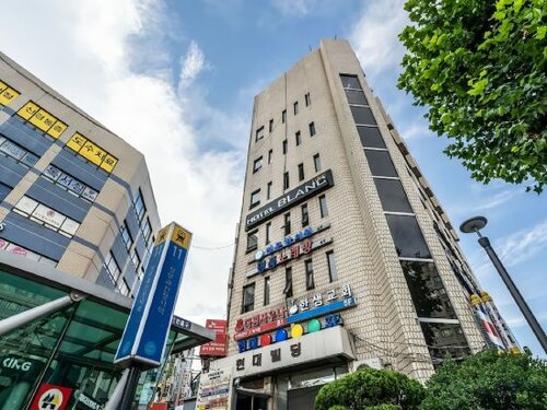 Hotel Blanc in Gwacheon, Забронировать Отель Хвасон Кёнгидо