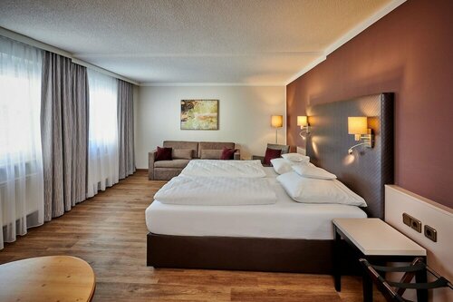 Hotel am See, Забронировать Отель Отели Нойтраублинг с парковкой, Парковка