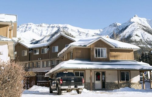Banff Boundary Lodge, Забронировать Дом для отпуска Виллы Канмор, Вилла