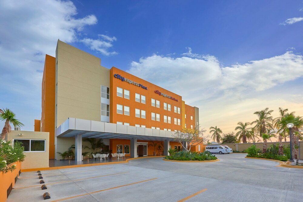 City Express Plus Cabo San Lucas