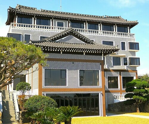 Jeju Hanok Hotel Hallagung, Забронировать Отель Согвипхо Остров Чеджудо, рядом с Водопад Сочонбан