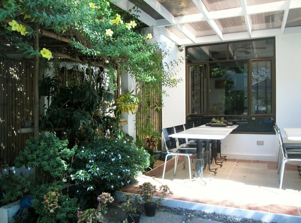 One Crescent Place Hotel