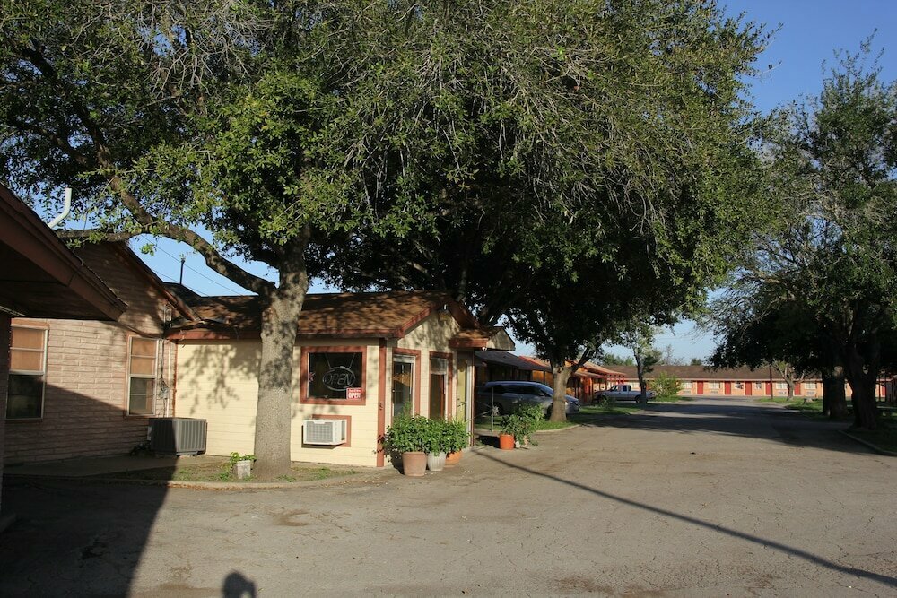 Lakeside Inn & Suites by OYO Mathis I 37