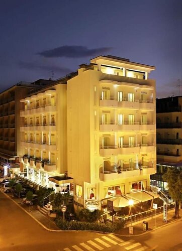 Mediterraneo Hotel & Suites, Забронировать Отель Каттолика Побережье Римини, рядом с Аквариум Le Navi
