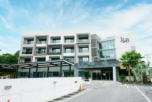 JnB Family Hotel, Забронировать Отель Отели Согвипхо с бассейном, Бассейн