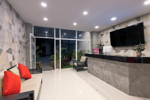 Hotel Baya Phuket - Rooftop Pool, Next to Food Market & Steps to Beach, Забронировать Отель Отели Патонг-Бич с бассейном, рядом с Торговый центр Banana Walk, Бассейн