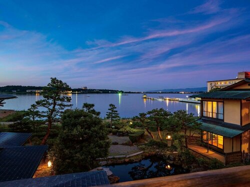 Yukai Resort Katayamatsuonsen Yataya Shotoen Kaiseki, Забронировать Курортный отель Курортные отели Исикава, Курортный отель
